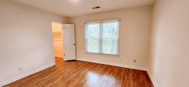 Building Photo - 5540 Everglades Trail