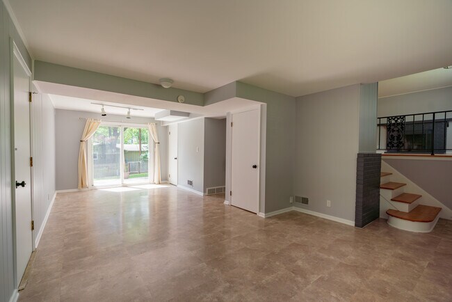 Building Photo - 9300 Outlook Dr
