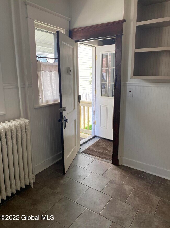 Building Photo - 663 Hudson Ave