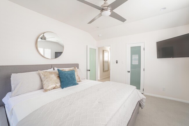 Building Photo - 204 30th St