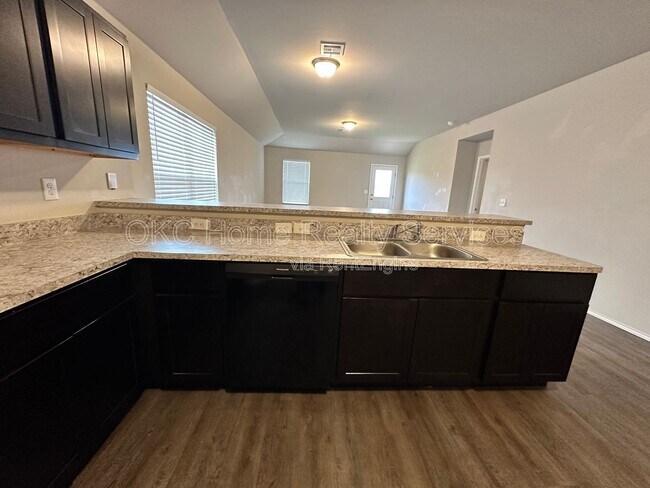 Building Photo - 9913 Rattlesnake Ln