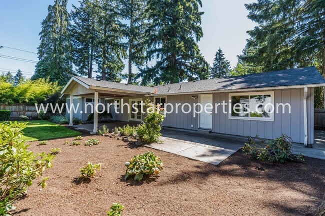 Building Photo - Garden Home Charmer