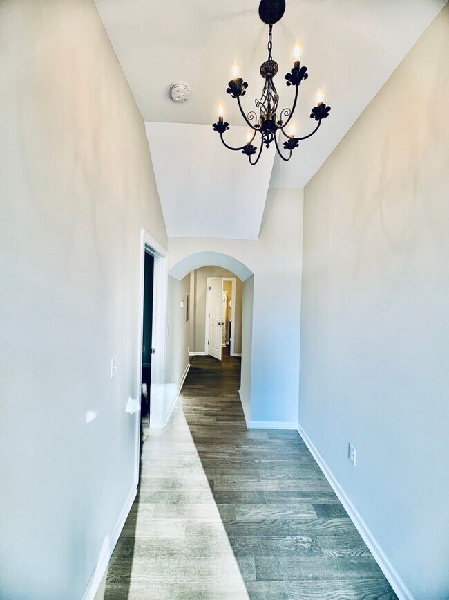 Building Photo - 218 College St