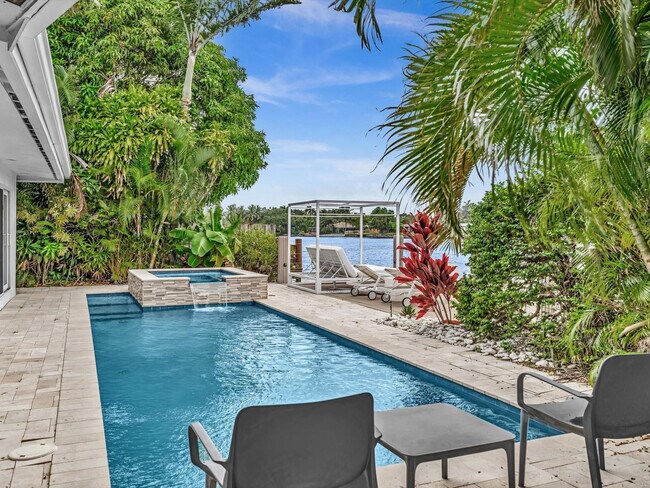 Building Photo - 1640 NE 43rd St