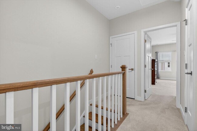 Building Photo - 54 Sidney Ln