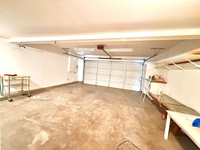 Building Photo - Two Story Four Bedroom home for lease in Jurupa Valley $3,395