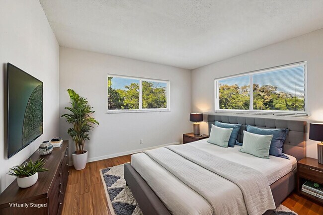 Building Photo - 1400 NE 54th St