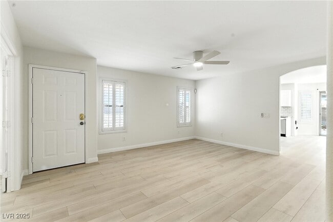 Building Photo - 10950 Crispinio St