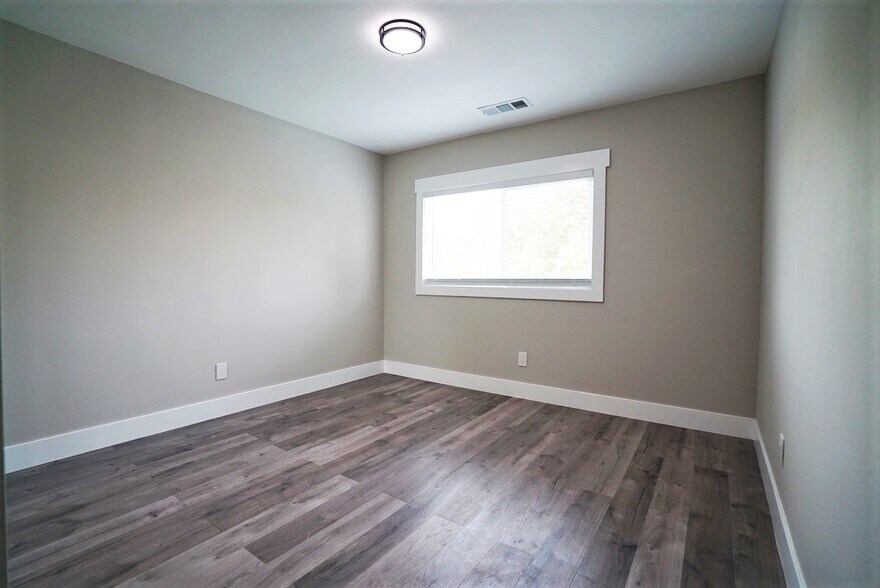 Building Photo - 1633 62nd St