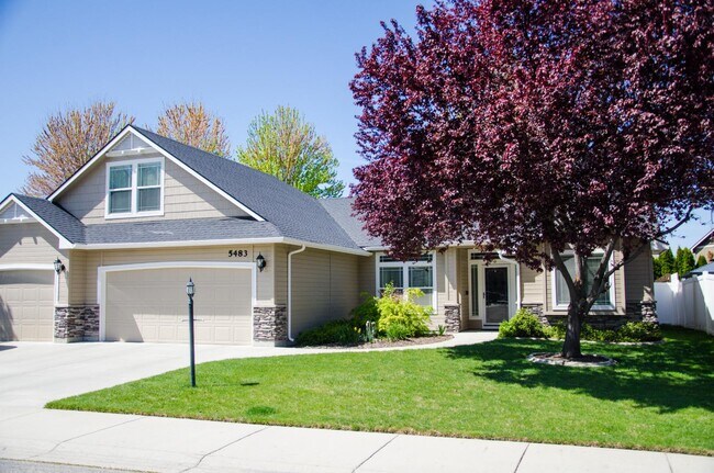 Building Photo - 5483 N Black Sand Ave