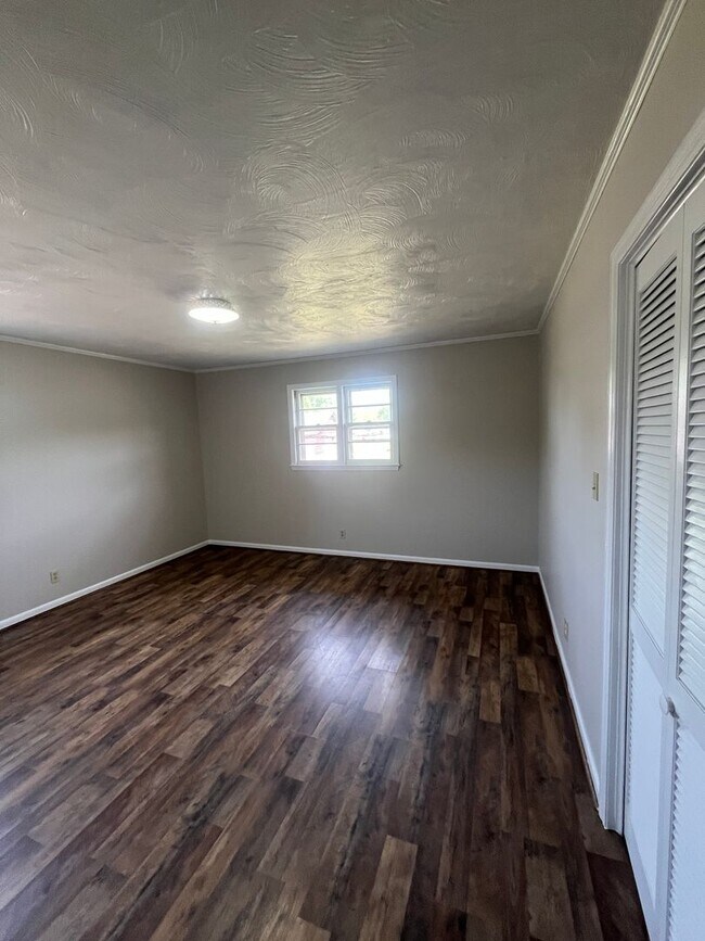 Building Photo - 113 Cavins Rd