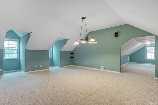 Building Photo - Beautiful single family home!