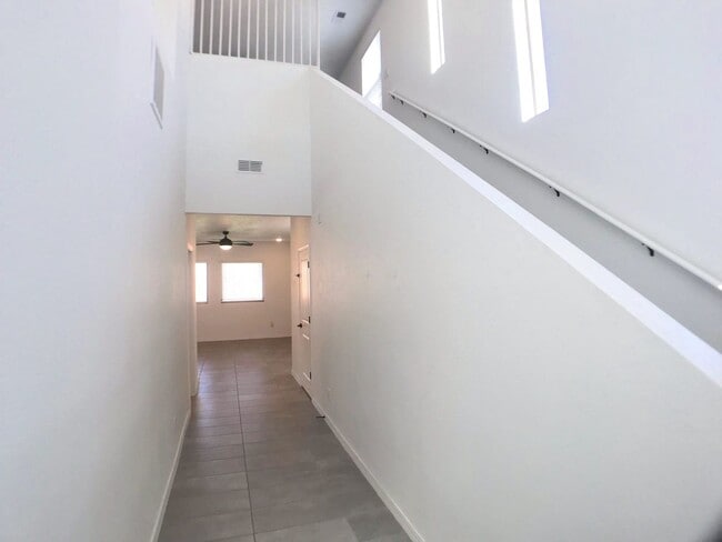 Building Photo - Gorgeous, Newer 3 bedroom in Los Lunas! Open Layout!