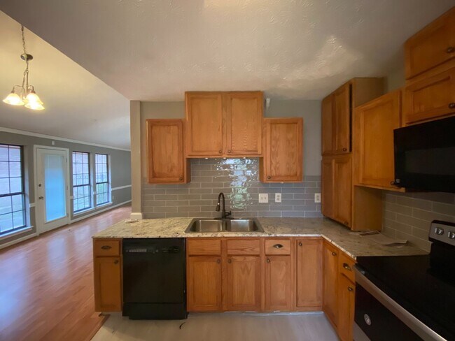 Building Photo - 1607 Salisbury Pl