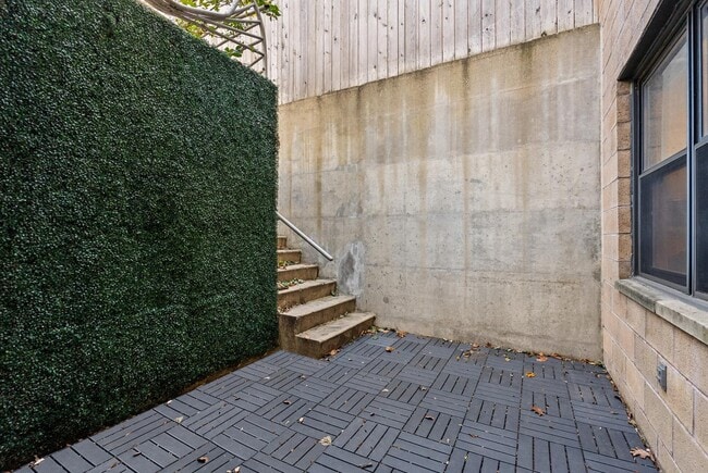 Building Photo - 1710 Summit Pl NW