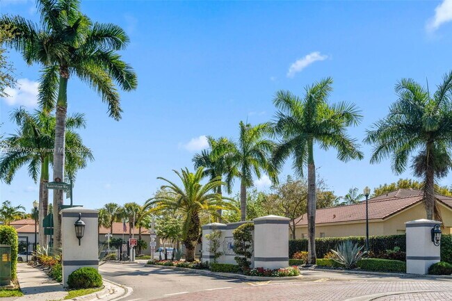 Building Photo - 1270 NE 39th Ave