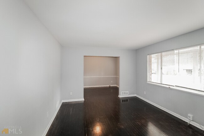 Building Photo - 2375 Surrey Trail