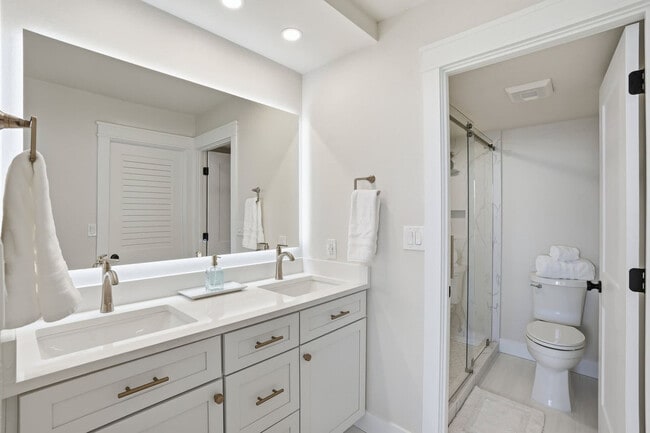 Building Photo - 4253 Bay Beach Ln