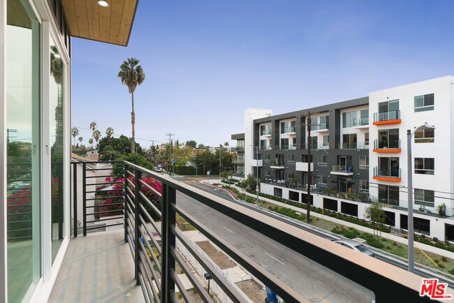 Building Photo - 522 Wilton Pl