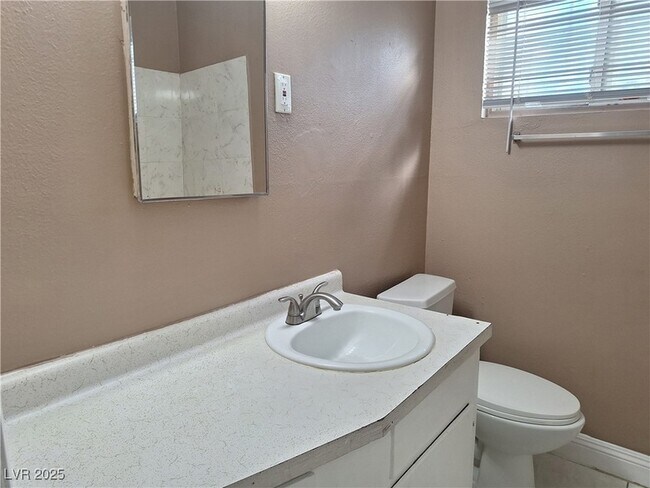 Building Photo - 489 North Cir