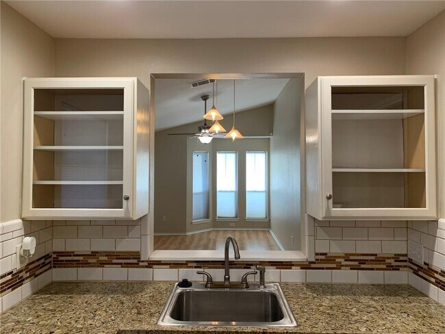 Building Photo - 2520 Quarry Rd