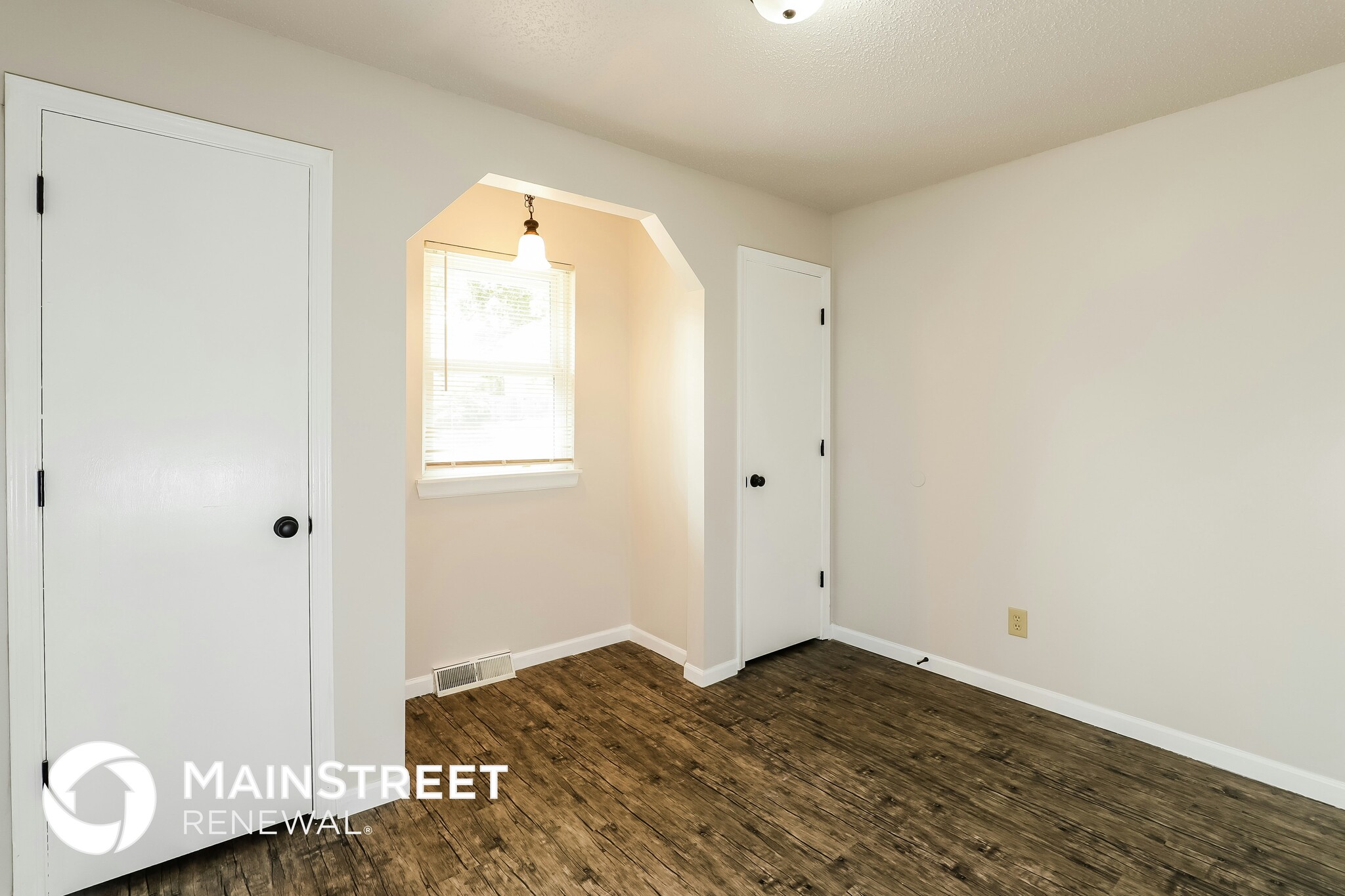 Building Photo - 6745 NW Sioux Dr