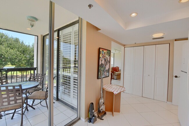 Building Photo - 1731 Bridgewood Dr
