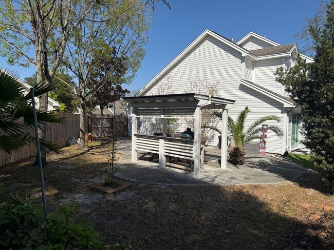 Building Photo - Stunning Updated 3 Bedroom in Fort Walton Beach!