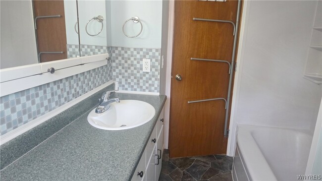 Building Photo - 79 Rosemont Dr