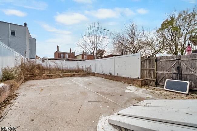 Building Photo - 318 S 7th St