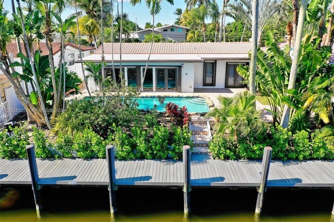 Building Photo - 1704 SW 5th Ct