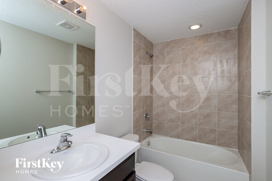 Building Photo - 785 Coconut St SE