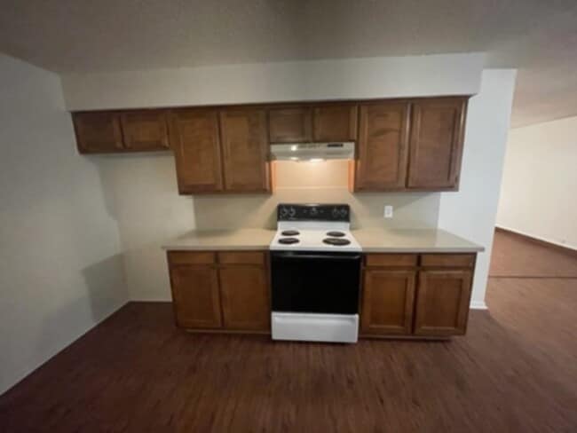 Building Photo - Nice single story duplex unit in NRH