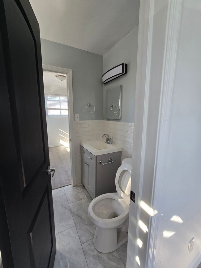 Building Photo - LIT1026-BWS/DH