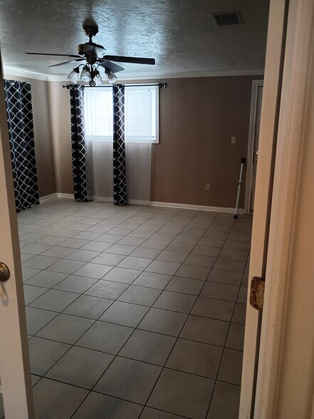 Formal dinning - 518 Westshire Dr