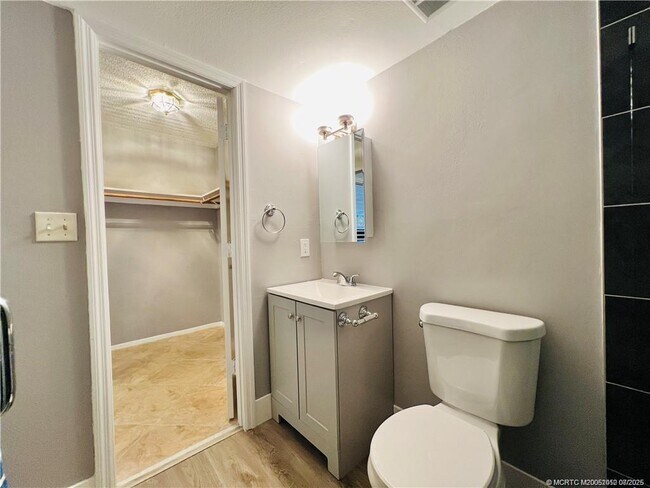 Building Photo - 11000 S Ocean Dr