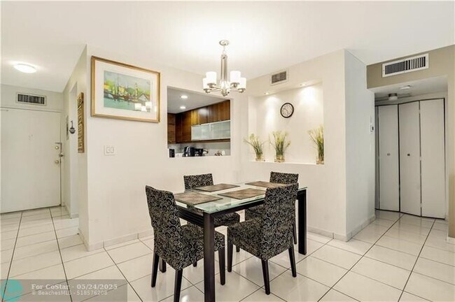 Building Photo - 3140 S Ocean Dr