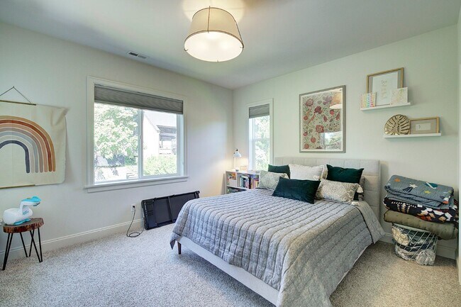 Building Photo - 5bd/3.5ba Seattle Home
