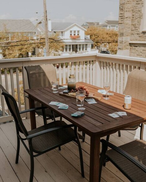 Building Photo - 3 S Surrey Ave