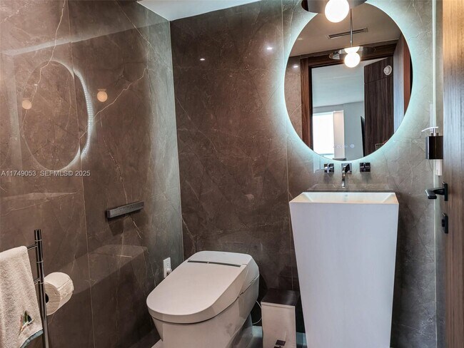 Building Photo - 16699 Collins Ave