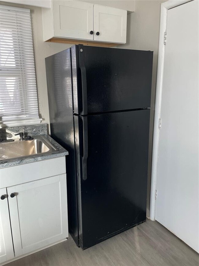 Building Photo - 228 W 9th St