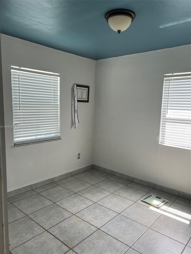 Building Photo - 7595 SW 28th Street Rd