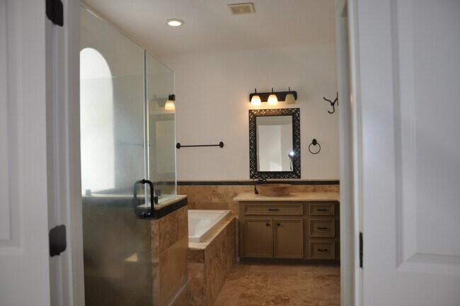 Building Photo - 5922 Burgoyne Dr.