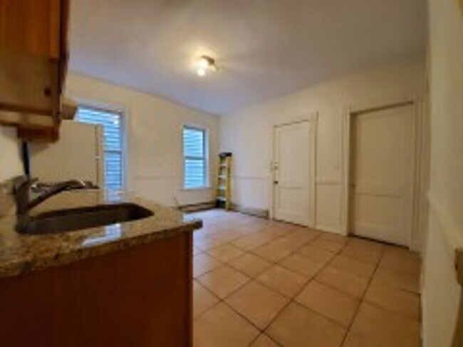 Building Photo - East Cambridge 3 BR Apartment - NO FEE - 9/1/26