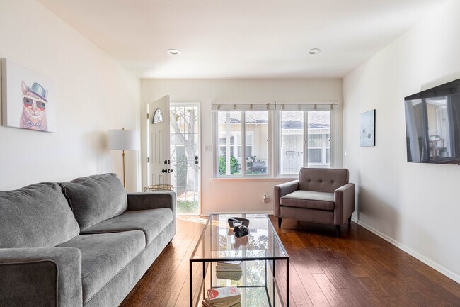 Building Photo - 12415 1/2 Chandler Blvd-A