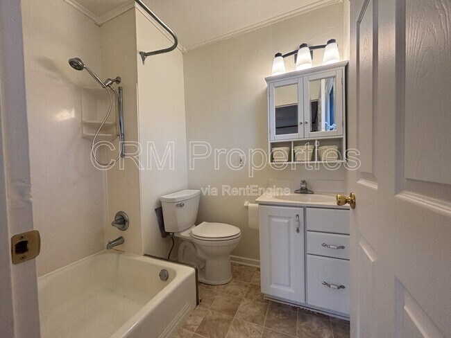 Building Photo - 202 Lody Ln