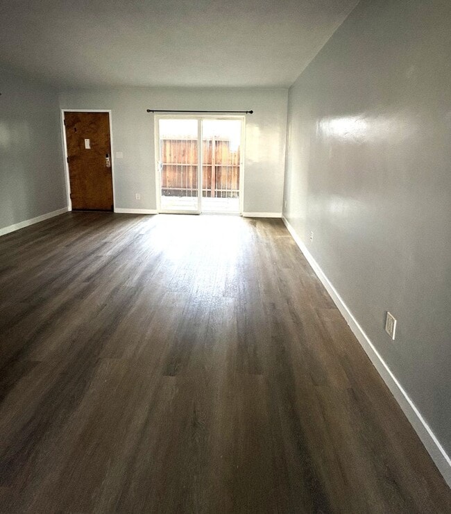 Building Photo - 2727-2741 Abbot Kinney Blvd