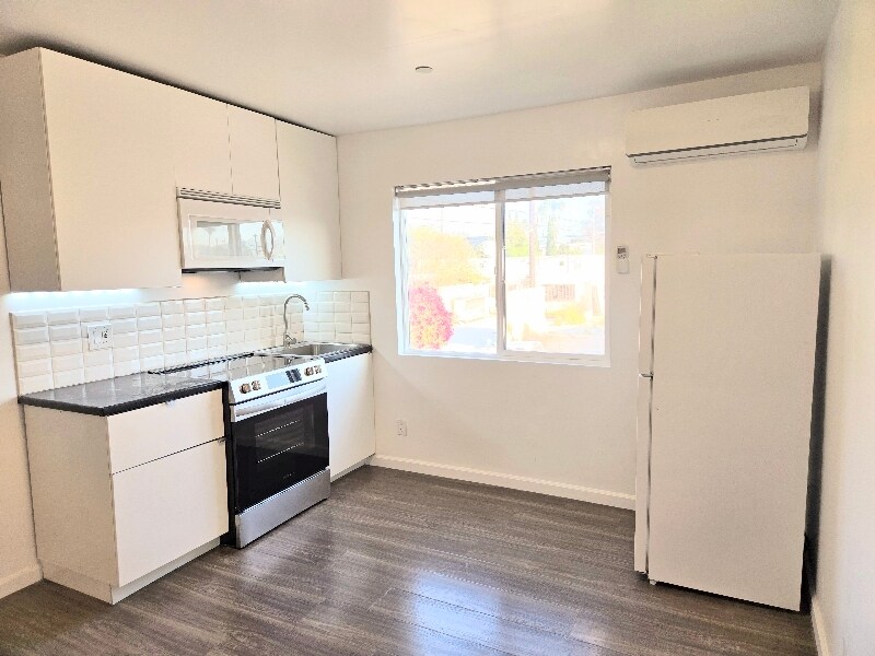 Building Photo - 3121 Larga Ave