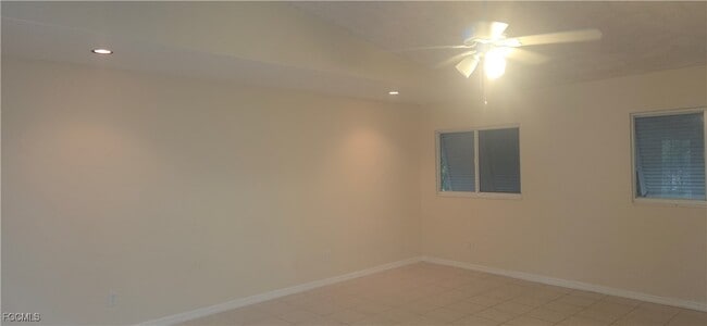 Building Photo - 526 102nd Ave N