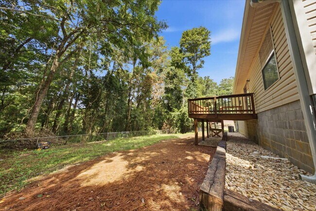 Building Photo - 3 Bedroom 2 Bathroom Single Family Home located in NW Tallahassee!